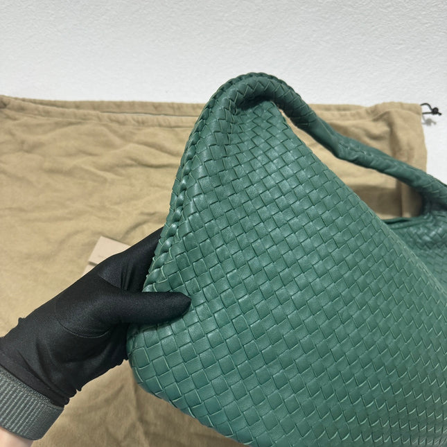 Bottega Veneta Veneta Hobo Medium Dark Green 45cm Lambskin Leather