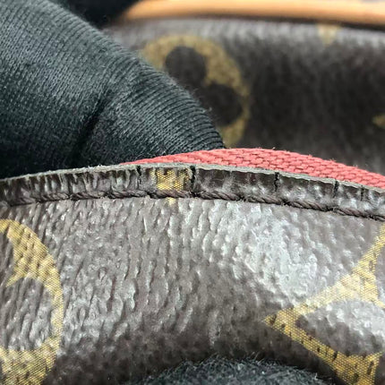Louis Vuitton Boîte Chapeau Souple Leather MM Crossbody Bag