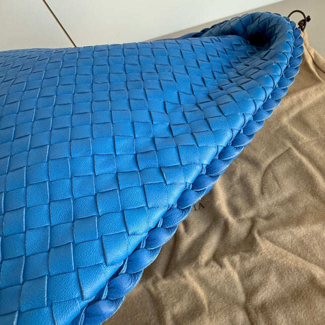 Bottega Veneta Veneta Hobo Medium Royal Blue Intrecciato Leather Bag 47cm