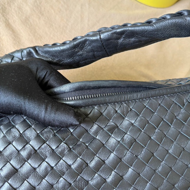 Bottega Veneta Veneta Intrecciato Hobo Bag Medium Black Leather 47cm