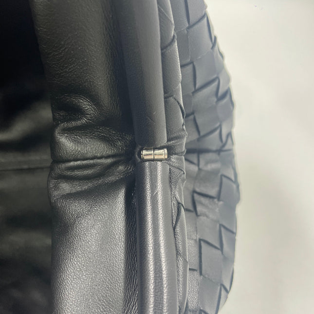 Bottega Veneta Pouch Large Intrecciato Black Calfskin Leather Clutch