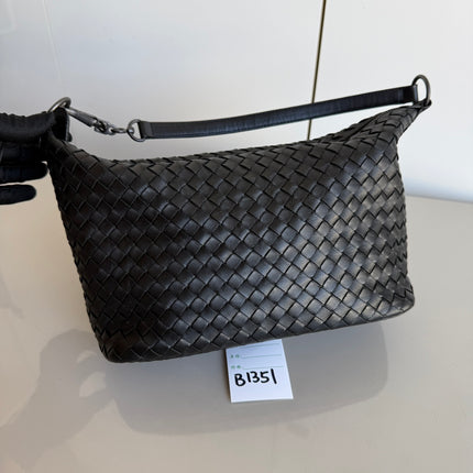 Sold Bottega Veneta Sloane Shoulder Bag Black Small 25cm