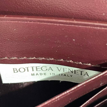 Bottega Veneta Andiamo Clutch Small Burgundy Handbag