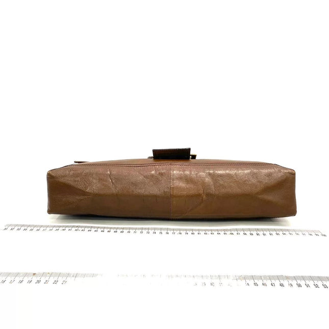 Sac à bandoulière FENDI Baguette en cuir verni froissé noir, grand modèle