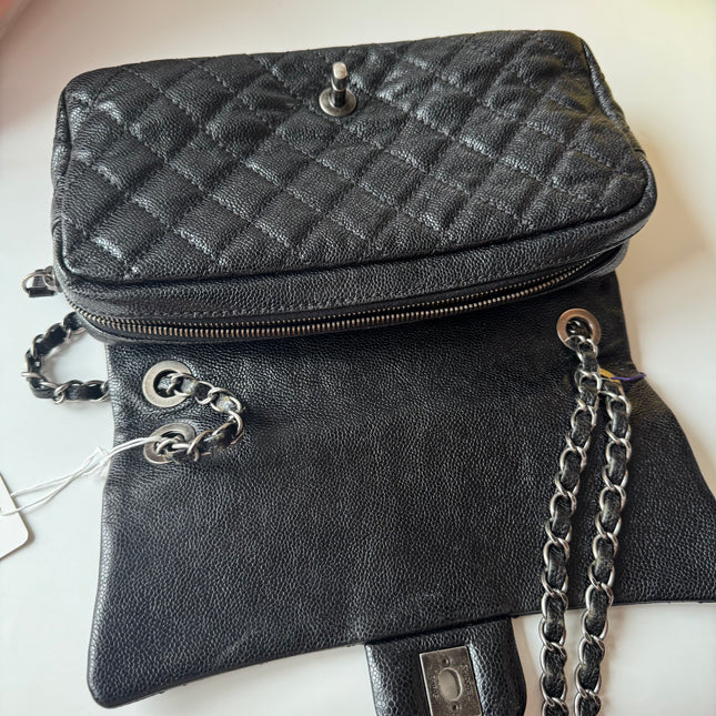 Sac bandoulière Chanel Easy Flap Jumbo en cuir caviar noir avec finition argentée