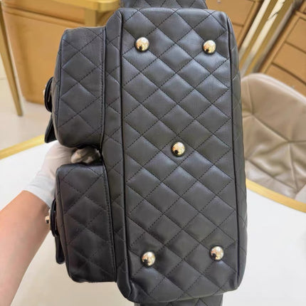 Sac Reporter Grande Taille Chanel Cambon Multipoches en Cuir de Veau Noir Logo Blanc