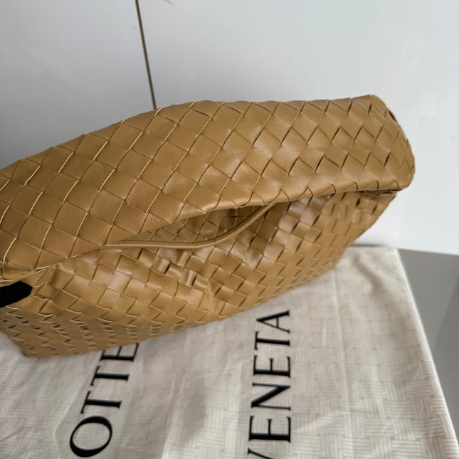 Bottega Veneta Hop Hobo Medium Leather Nutty Brown