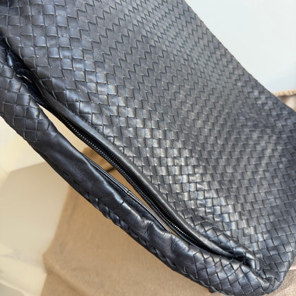 Bottega Veneta Intrecciato Hobo Bag Medium Black Leather 47cm NEVER WORN