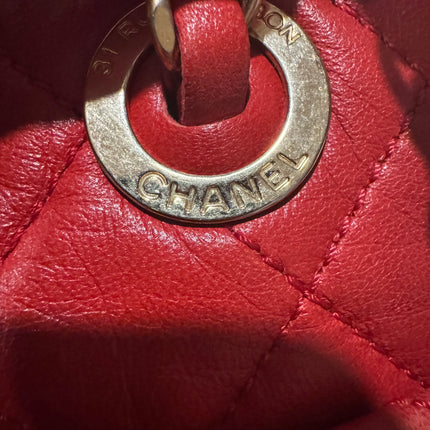 Sac cabas Chanel Grand Shopping Tote en cuir caviar bordeaux, taille GM, finitions argentées