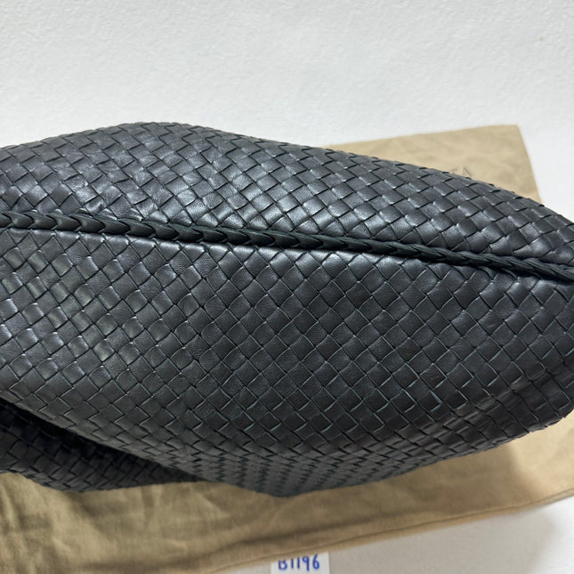 Sold Bottega Veneta Veneta Hobo Large Black 50-53cm Lambskin Leather