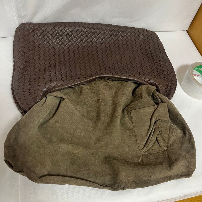 Bottega Veneta Veneta Hobo Intrecciato Chocolate Brown Medium Lambskin Leather 47cm