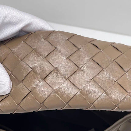 Bottega Veneta Hop Hobo Medium Leather Nutty Brown