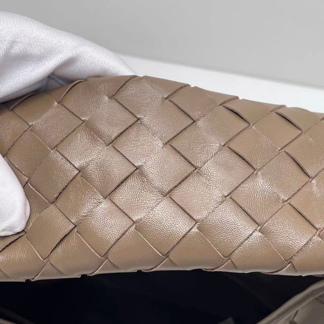 Bottega Veneta Hop Hobo Medium Leather Nutty Brown