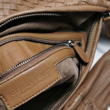 Bottega Veneta Belly Hobo Milk Chocolate Brown Maxi 50cm Intrecciato Leather