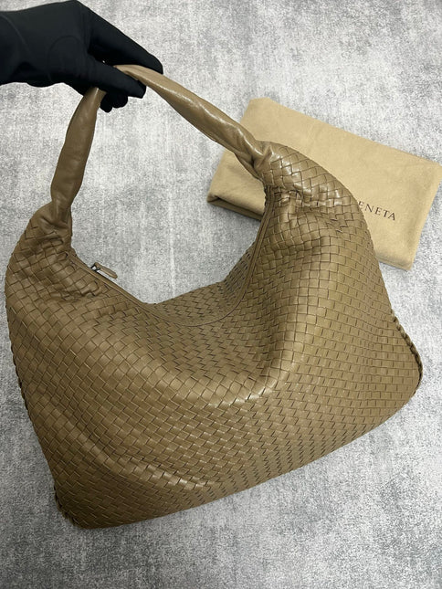 Bottega Veneta Veneta Hobo Maxi Dark Beige Leather 52cm