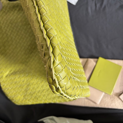 Bottega Veneta Veneta Hobo Maxi Avocado Green Intrecciato Leather Bag 50cm