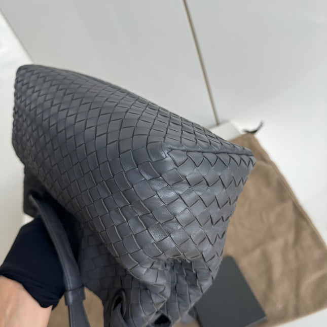 Sold Bottega Veneta Garda Shoulder Bag Intrecciato Nappa Leather Grey Small 25cm