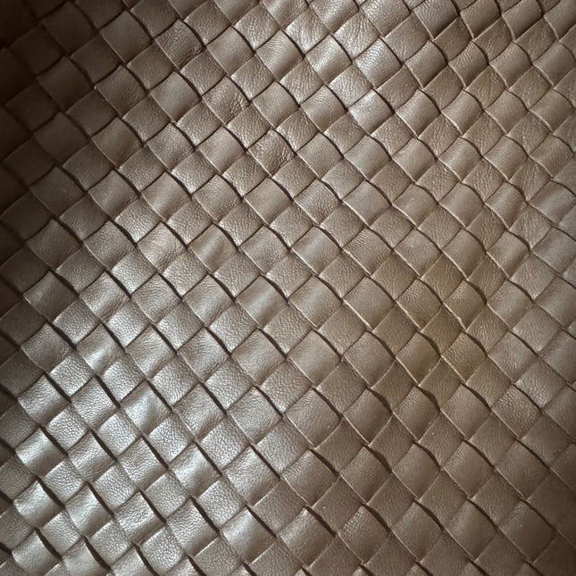 Bottega Veneta Veneta Hobo Intrecciato Chocolate Brown Medium Lambskin Leather 47cm