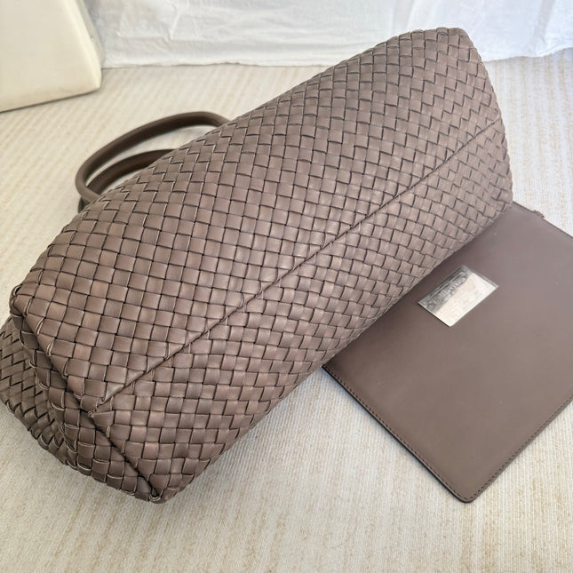 Bottega Veneta Cabat Large Intreccio Leather Tote Bag Grey 40-43cm