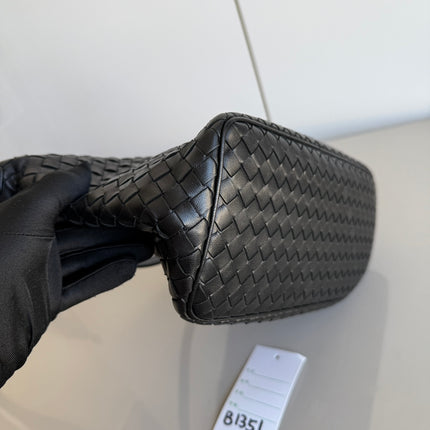 Sold Bottega Veneta Sloane Shoulder Bag Black Small 25cm