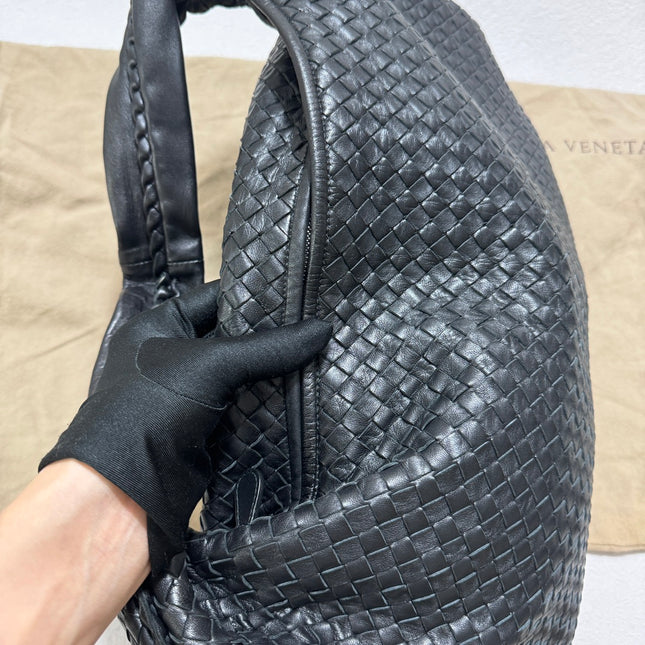 Sold Bottega Veneta Veneta Hobo Large Black 50-53cm Lambskin Leather