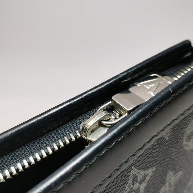 Louis Vuitton x Chapman Brothers Pochette Voyage Medium Lion Navy