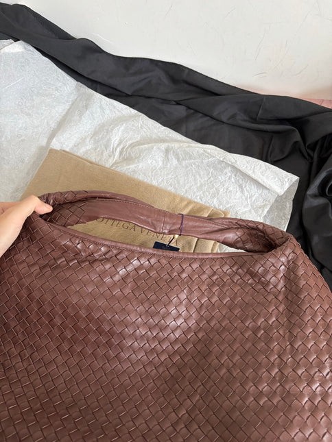 Bottega Veneta Veneta Hobo Intrecciato Chocolate Brown Medium Lambskin Leather 45cm