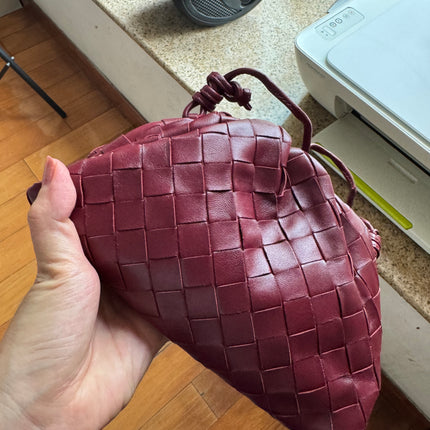 Bottega Veneta Pouch Mini Intrecciato Burgundy Lambskin Leather Crossbody Bag