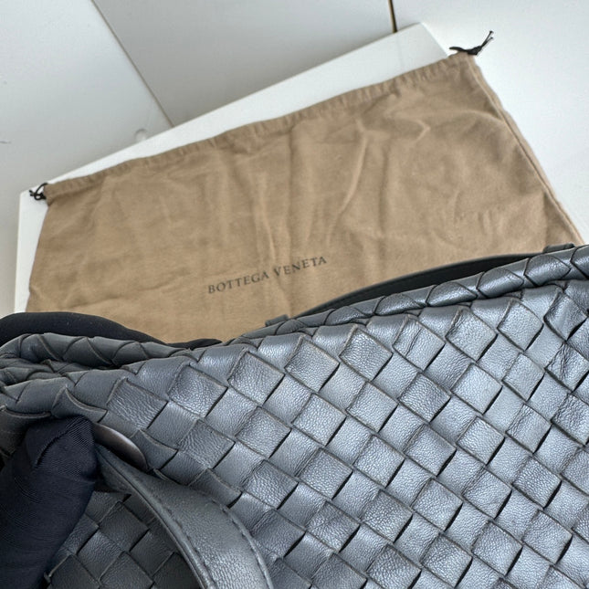 Sold Bottega Veneta Garda Shoulder Bag Intrecciato Nappa Leather Grey Small 25cm