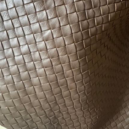 Bottega Veneta Veneta Hobo Intrecciato Chocolate Brown Medium Lambskin Leather 47cm