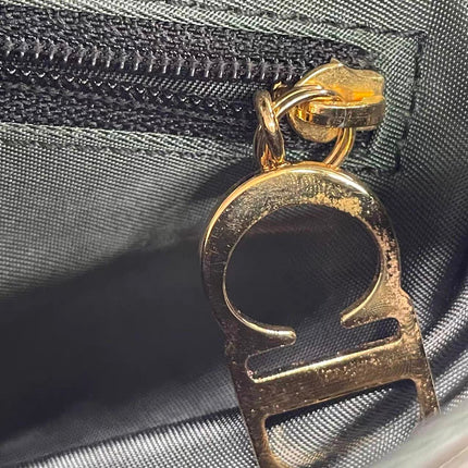 Sac bandoulière Dior Saddle petit modèle vintage en cuir verni imprimé oblique vert foncé