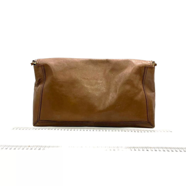Sac à bandoulière FENDI Baguette en cuir verni froissé noir, grand modèle