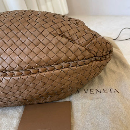 Bottega Veneta Belly Hobo Milk Chocolate Brown Maxi 50cm Intrecciato Leather