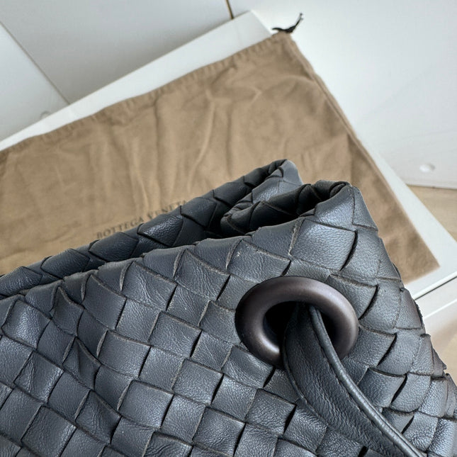 Sold Bottega Veneta Garda Shoulder Bag Intrecciato Nappa Leather Grey Small 25cm