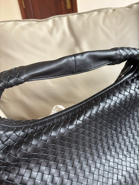 Bottega Veneta Intrecciato Hobo Bag Medium Black Lambskin leather 45cm