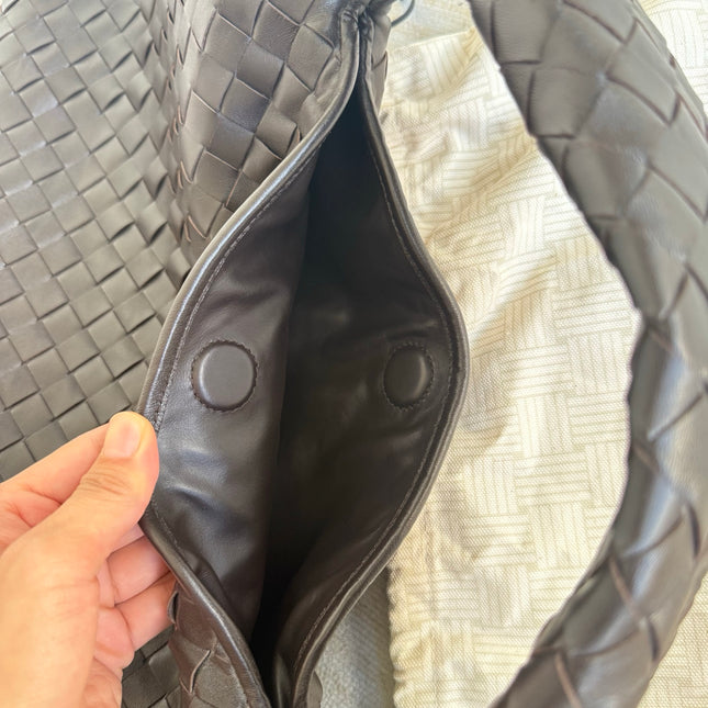 Bottega Veneta Hop Hobo Small Fondant Dark Chocolate Brown Leather 40cm