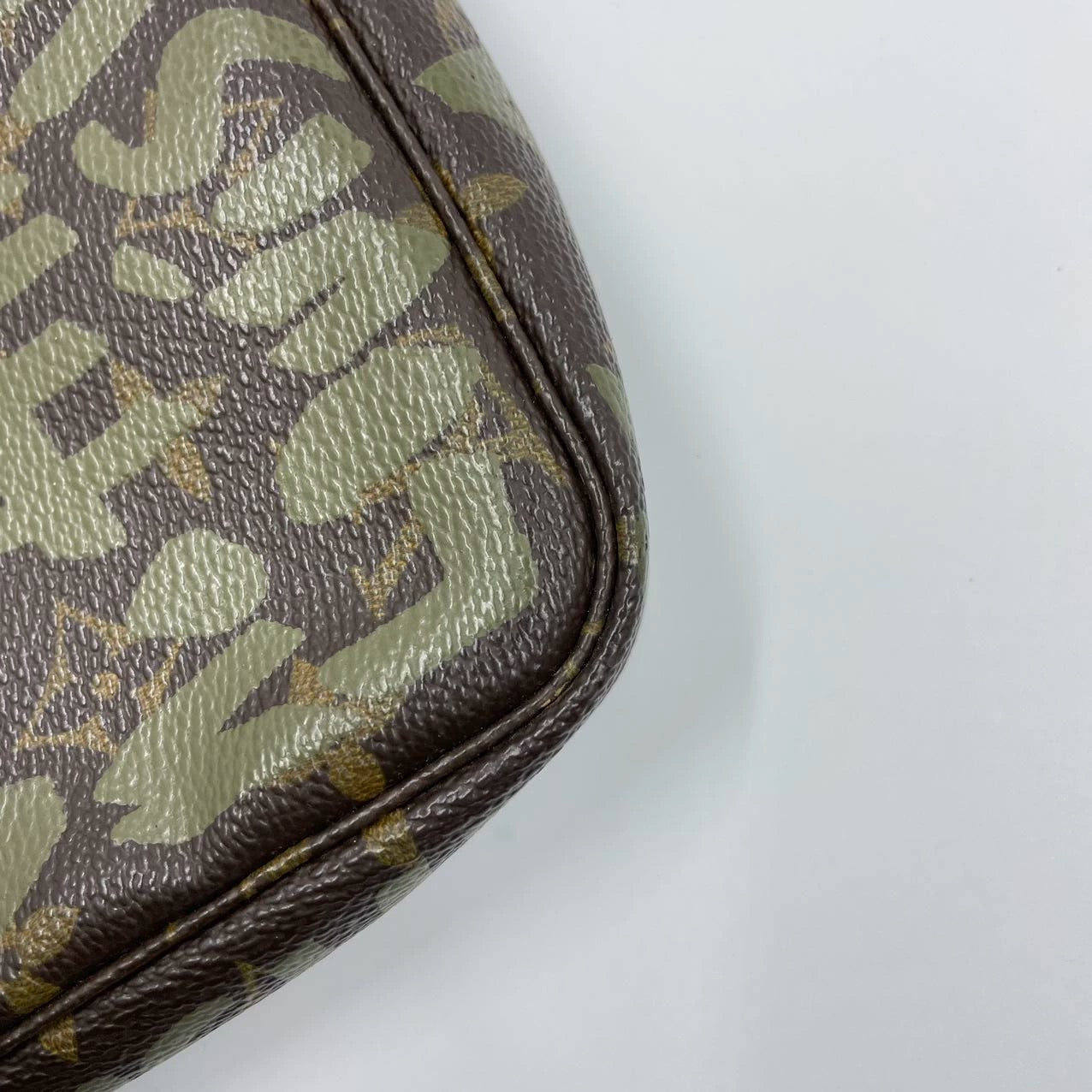 Louis Vuitton Pochette Accessoire Monogram Green Graffiti Clutch