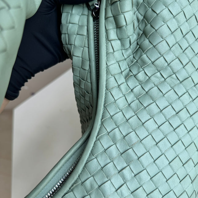 Sold Bottega Veneta Veneta Hobo Medium Green Intrecciato Leather Bag 41cm
