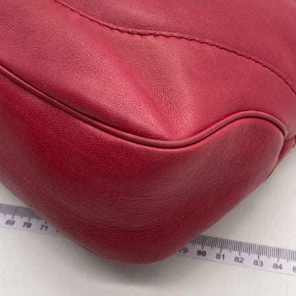 Sac Jackie Soft moyen en cuir rouge bordeaux avec fermoir piston doré Gucci