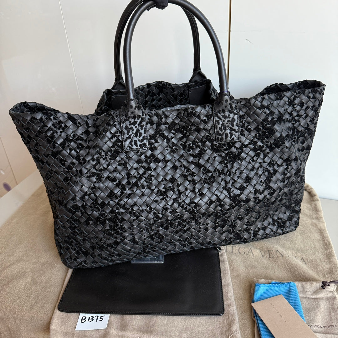 Bottega Veneta Cabat Large Intreccio Black Leather and Velvet 48cm-Luxbags