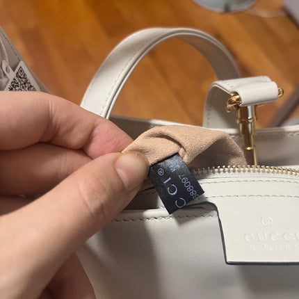 Sold Gucci Jackie 1961 Small Leather Bag with Adjustable Strap Size White