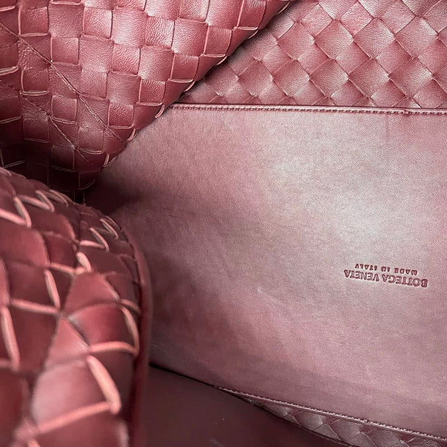 Bottega Veneta Andiamo Large Burgundy Handbag