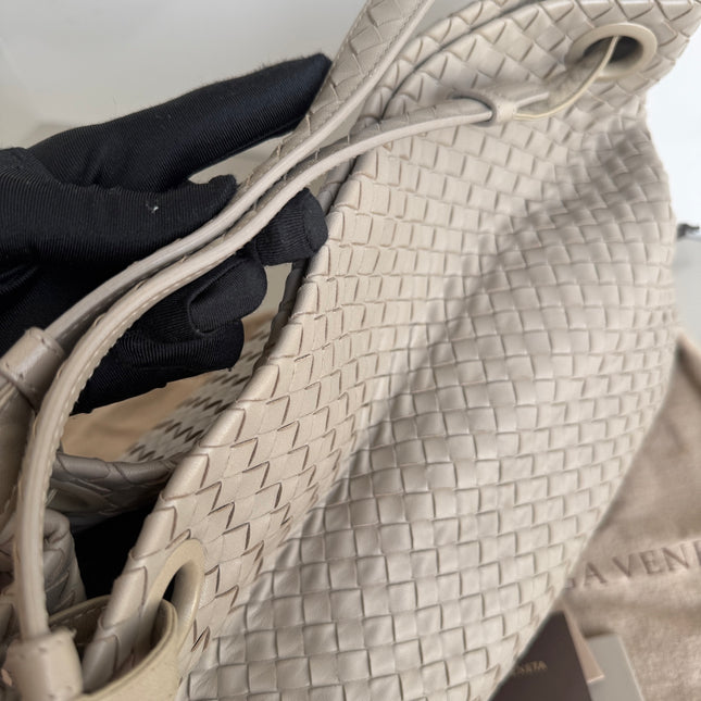 Bottega Veneta Garda Shoulder Bag Intrecciato Nappa Leather Light Grey Large 33cm