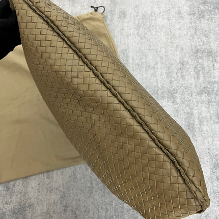 Bottega Veneta Veneta Hobo Maxi Dark Beige Leather 52cm