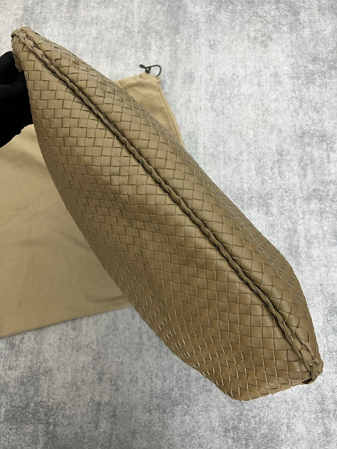 Bottega Veneta Veneta Hobo Maxi Dark Beige Leather 52cm
