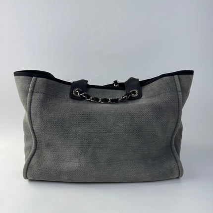 Verkauft Chanel Deauville Tote Medium White
