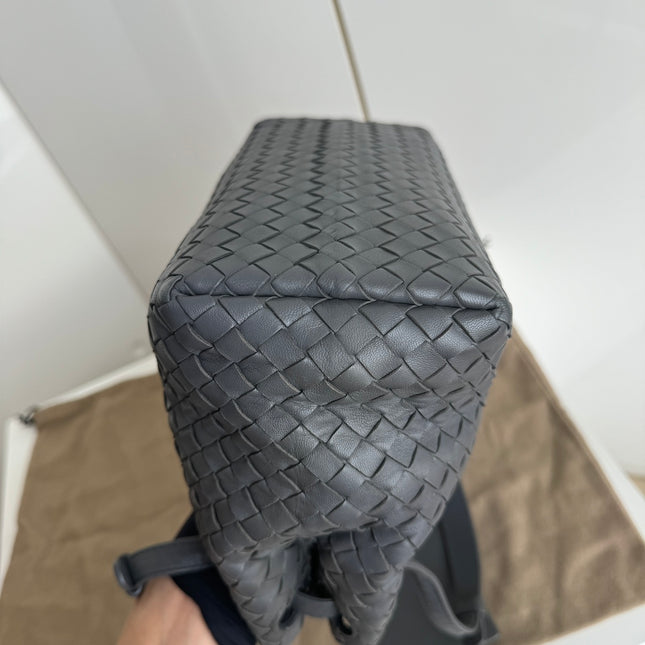 Sold Bottega Veneta Garda Shoulder Bag Intrecciato Nappa Leather Grey Small 25cm