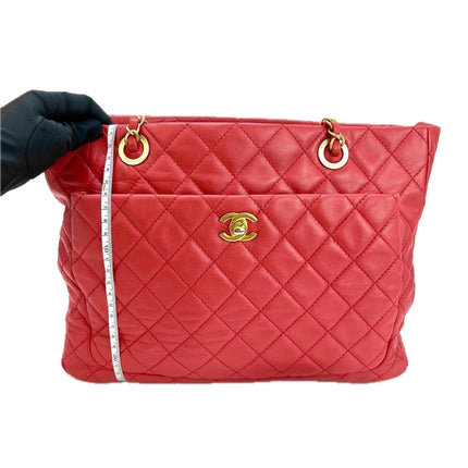 Sac cabas Chanel Grand Shopping Tote en cuir caviar bordeaux, taille GM, finitions argentées