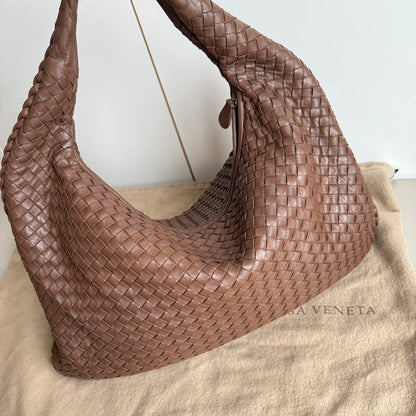 Bottega Veneta Intrecciato Hobo Bag Medium Milk Chocolate Brown leather 47cm