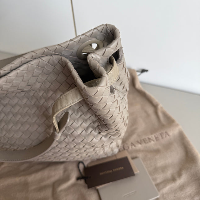 Bottega Veneta Garda Shoulder Bag Intrecciato Nappa Leather Light Grey Large 33cm